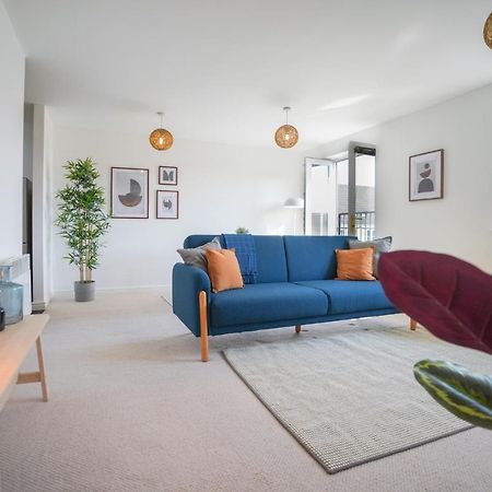 Stylish Apartment With Private Parking Cardiff Exterior photo