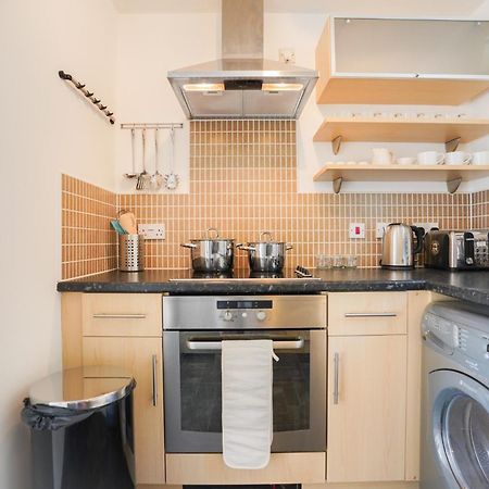 Stylish Apartment With Private Parking Cardiff Exterior photo