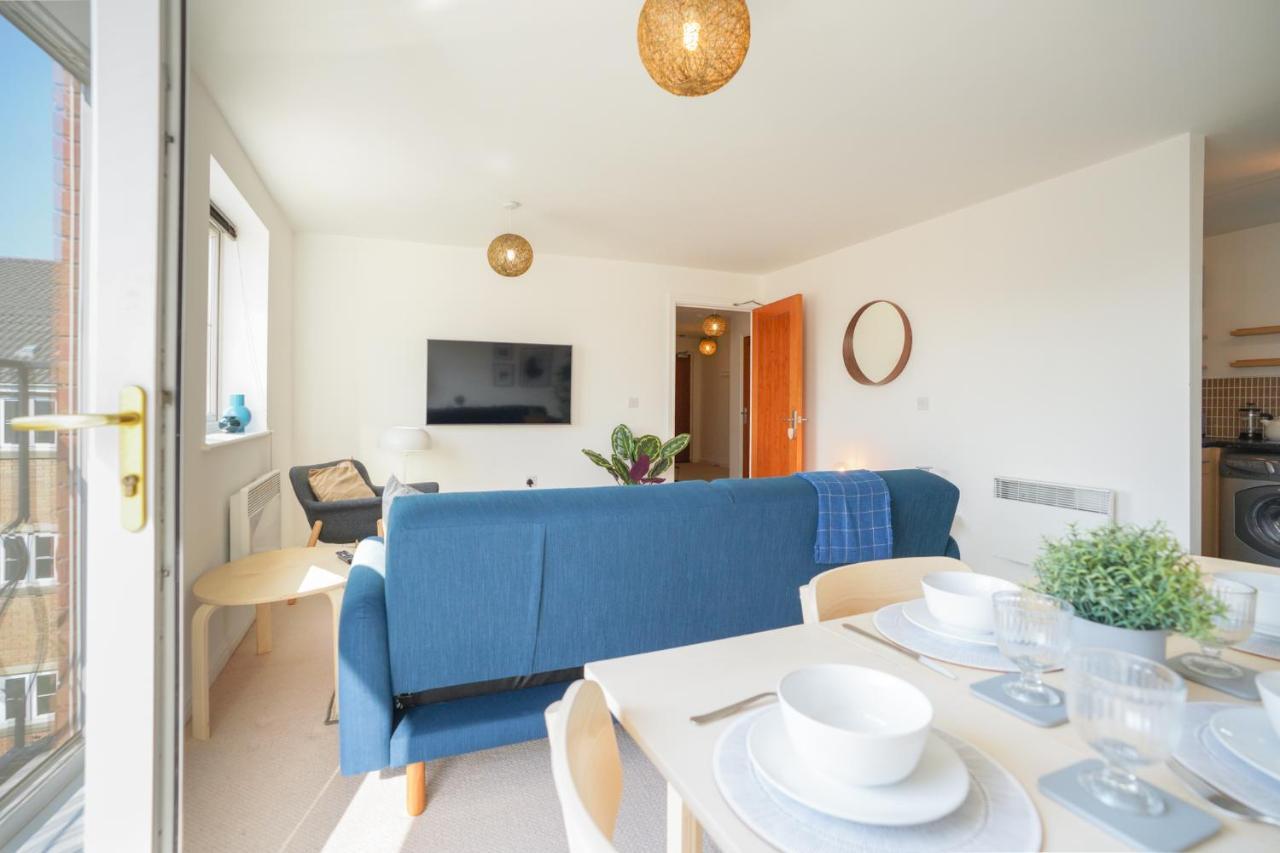 Stylish Apartment With Private Parking Cardiff Exterior photo