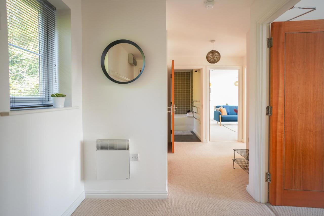 Stylish Apartment With Private Parking Cardiff Exterior photo