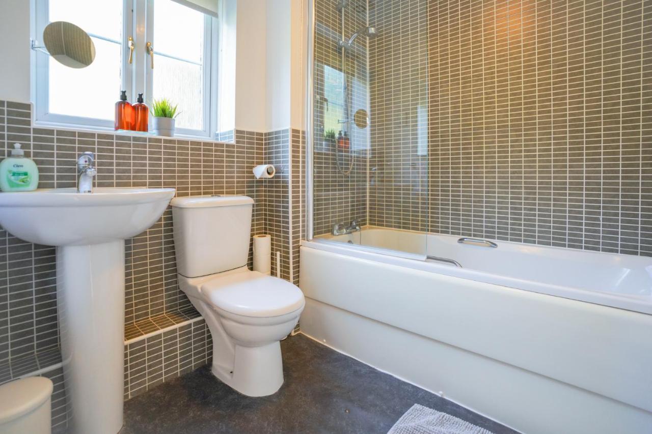 Stylish Apartment With Private Parking Cardiff Exterior photo