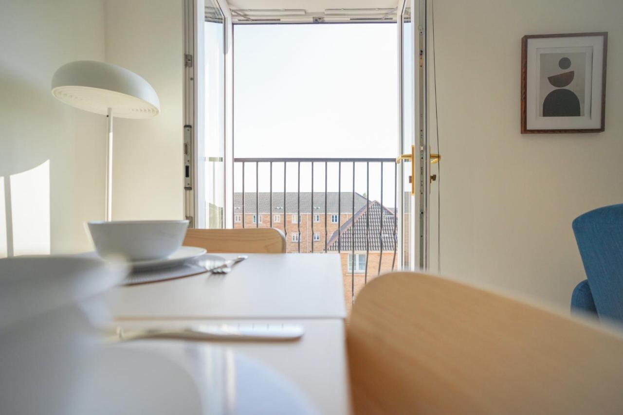 Stylish Apartment With Private Parking Cardiff Exterior photo
